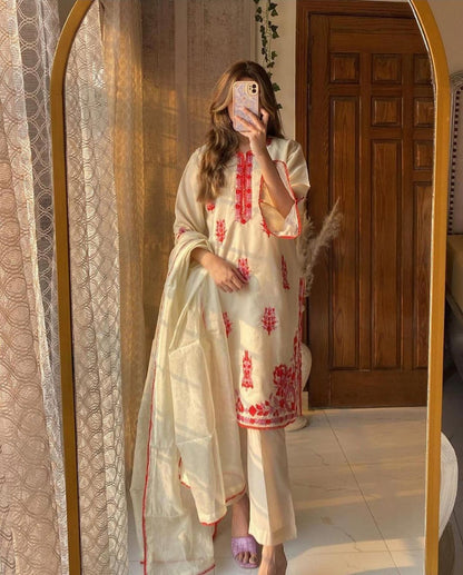 "Elegant 3-Piece Organza Malai Ensemble with Heavy Embroidery ✨💃"